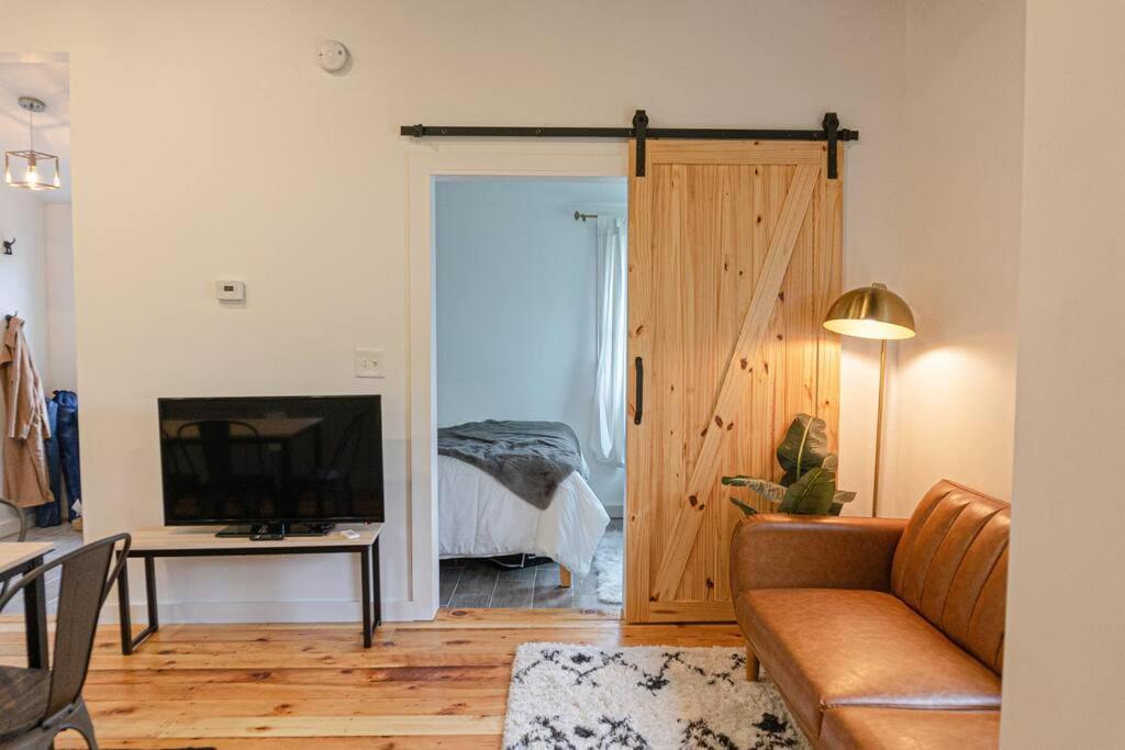 Campfire Cottage Fireplace, Fire Pit & No Chores! Kingston Exterior photo