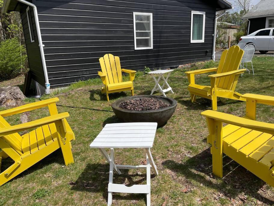 Campfire Cottage Fireplace, Fire Pit & No Chores! Kingston Exterior photo