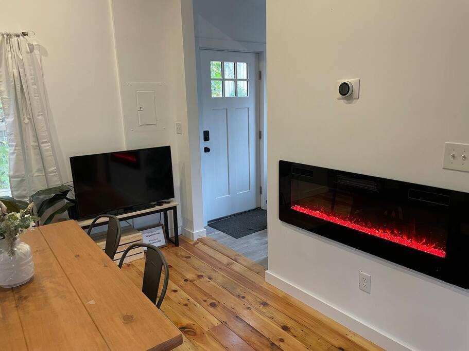 Campfire Cottage Fireplace, Fire Pit & No Chores! Kingston Exterior photo